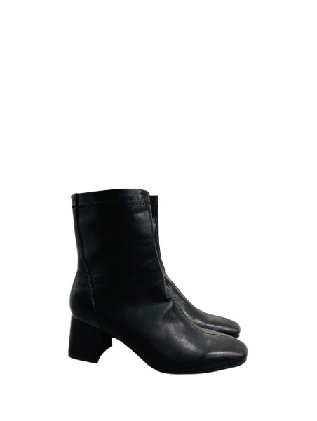 7690 Botin Cheli Black