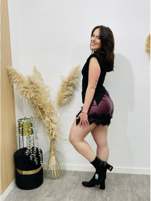 8135 Falda pantalon cueroencaje